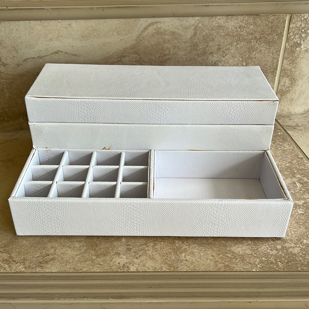 Make up organizer - Picture 1 of 13